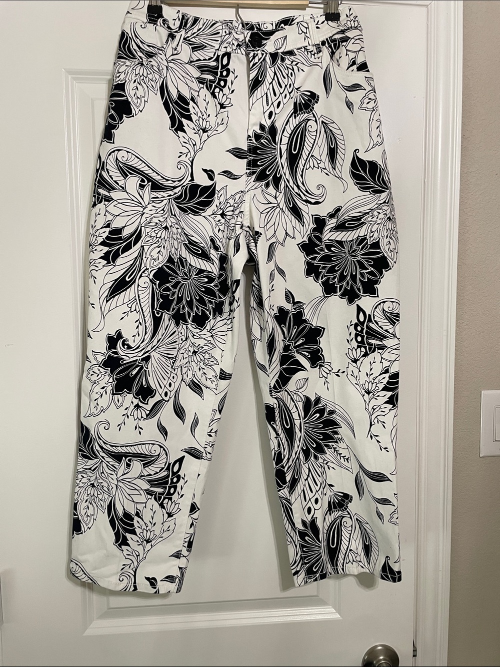 Chico's Black & White Floral Capris
